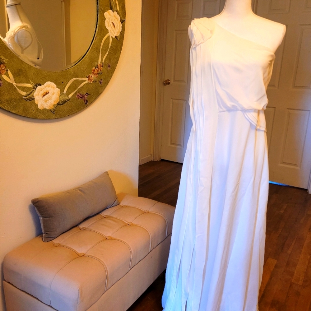 BCBG szS White gown
